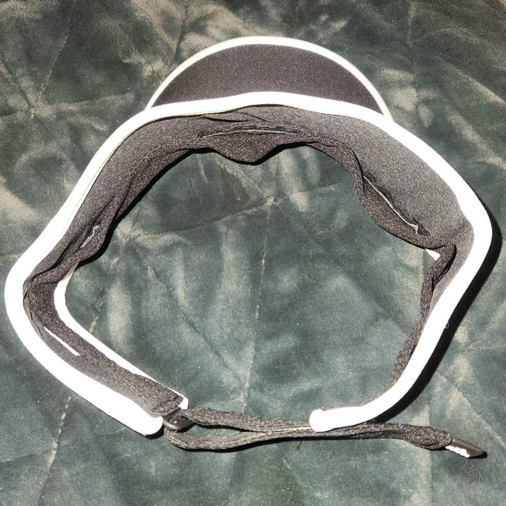 Adidas visor - Picture 2 of 3